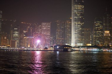 HONG KONG, ÇİN - 05 Aralık 2023: Hong Kong 'un gece manzarası.