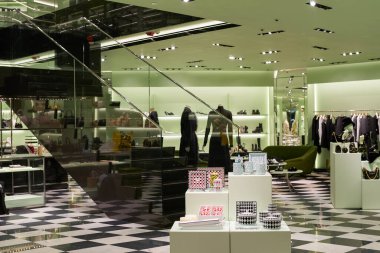 HONG KONG, ÇİN - 05 Aralık 2023: Hong Kong 'daki Prada mağazası.