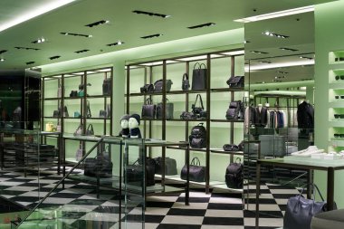 HONG KONG, ÇİN - 05 Aralık 2023: Hong Kong 'daki Prada mağazası.