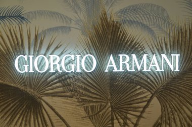 HONG KONG, ÇİN - 05 Aralık 2023: Hong Kong 'da görülen Giorgio Armani tabelasının yakın çekimi.