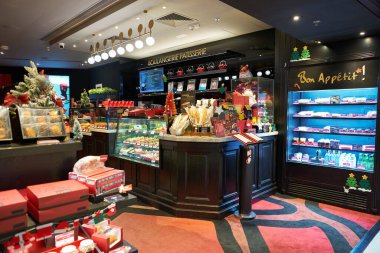 HONG KONG, ÇİN - 05 Aralık 2023: Le Salon de The de Joel Robuchon Fransız Çay Salonu Hong Kong 'daki Elements alışveriş merkezinde.