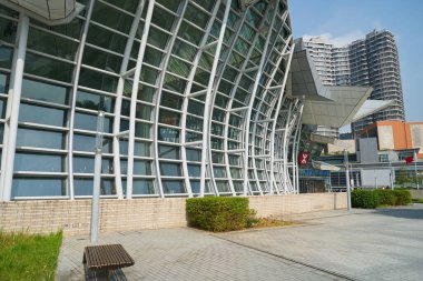 HONG KONG, ÇİN - 05 Aralık 2023: Hong Kong Batı Kowloon İstasyonu sokak manzarası.