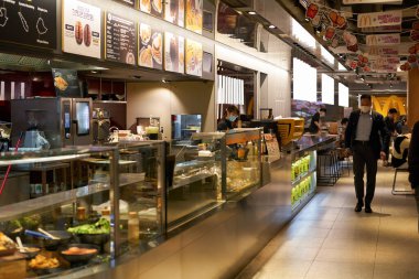 HONG KONG, ÇİN - 05 Aralık 2023: McCafe Hong Kong 'daki McDonald' s fast-food restoranında.
