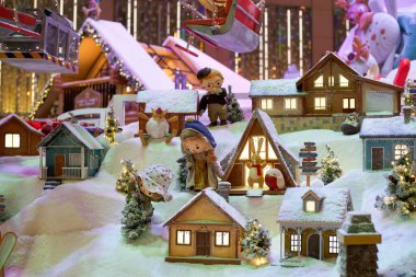 HONG KONG, ÇİN - 05 Aralık 2023: Santa Paws Village 'ın Hong Kong' daki Landmark AVM 'ye kurulumu. 