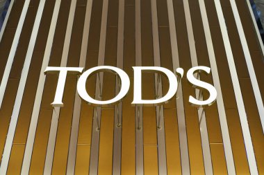 HONG KONG, ÇİN - 05 Aralık 2023: Tod 'un tabelası Hong Kong' daki bir mağazada görüldü. 