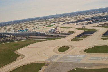 Şikago, IL - Nisan 05, 2016: Chicago O 'Hare Uluslararası Havaalanı' nın havadan görünüşü. O 'Hare Chicago' ya hizmet veren büyük bir uluslararası havaalanıdır..