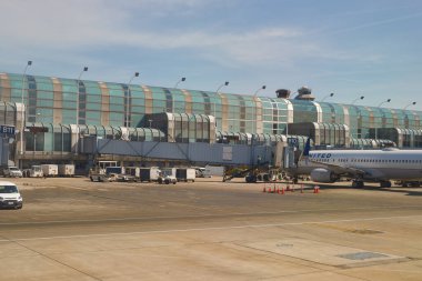 Şikago, IL - Nisan 05, 2016: Chicago O 'Hare Uluslararası Havalimanı' nda taksicilik sırasında bir uçaktan görüş. O 'Hare Chicago' ya hizmet veren büyük bir uluslararası havaalanıdır..