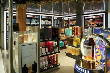 HONG KONG, ÇİN - 08 Aralık 2023: Hong Kong Uluslararası Havalimanında Cdf tarafından Sıfır Görev.