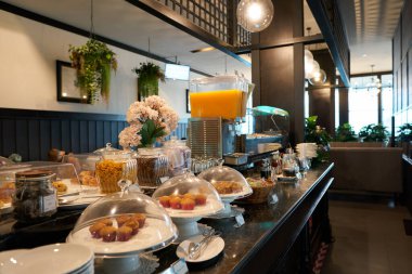 PHUKET, THAILAND - MAYIS 09, 2023: Phuket Uluslararası Havaalanı Mercan Yöneticisi Salonu.