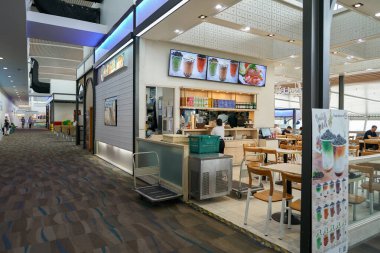 PHUKET, THAILAND - MAYIS 09, 2023: Phuket Uluslararası Havaalanı 'nın içi.