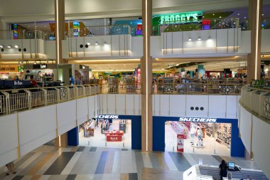 PHUKET, THAILAND - 30 Nisan 2023: Jungceylon alışveriş merkezinin içi.
