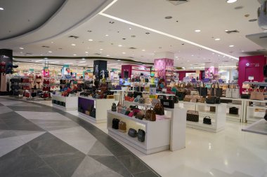 PHUKET, THAILAND - 30 Nisan 2023: Jungceylon alışveriş merkezinin içi.