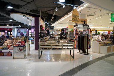 PHUKET, THAILAND - 30 Nisan 2023: Jungceylon alışveriş merkezinin içi.