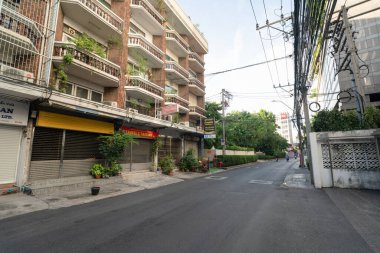 BANGKOK, THAILAND - 14 Ekim 2023: Bangkok 'taki Ngam Duphli Sokağı sokak manzarası.