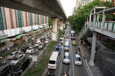 BANGKOK, THAILAND - 27 Ekim 2023: Bangkok 'ta trafik yoğun..