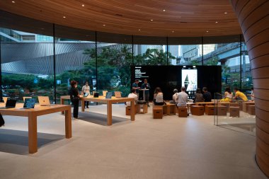 BANGKOK, THAILAND - 27 Ekim 2023: Bangkok 'taki Apple Store Central World' de.