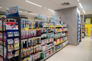 BANGKOK, THAILAND - 27 Ekim 2023: Bangkok 'taki Mercury Ville' de Matsumoto Kiyoshi 'de sergilenen mallar.