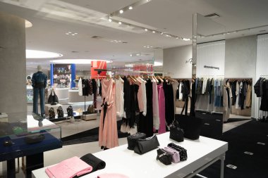 BANGKOK, THAILAND - 27 Ekim 2023: Bangkok 'taki Siyam Discovery' de giysi sergileniyor.