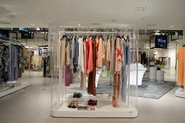 BANGKOK, THAILAND - 27 Ekim 2023: Bangkok 'taki Siyam Discovery' de giysi sergileniyor.