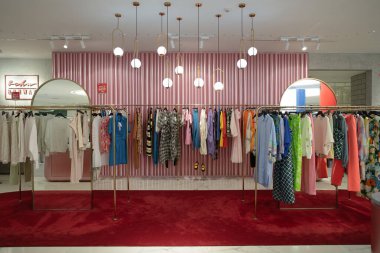 BANGKOK, THAILAND - 27 Ekim 2023: Bangkok 'taki Siyam Discovery' de giysi sergileniyor.