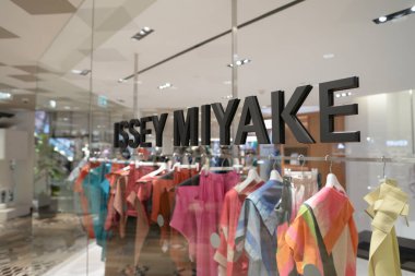 BANGKOK, THAILAND - 27 Ekim 2023: Bangkok 'taki Siam Discovery' de Issey Miyake mağazası.