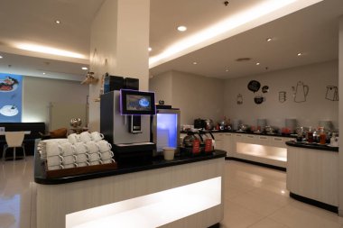 BANGKOK, THAILAND - 14 Ekim 2023: Ibis Bangkok Sathorn 'daki TASTE restoranında kahvaltı büfesi.