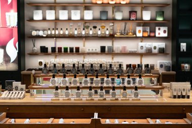 BANGKOK, THAILAND - 09 ARALIK 2023: Bangkok 'taki Merkez Mağazasında Diptyque ürünleri sergileniyor.