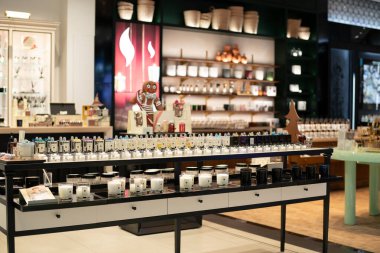 BANGKOK, THAILAND - 09 Aralık 2023: Jo Malone ürünleri Bangkok Merkez Mağazasında sergileniyor.