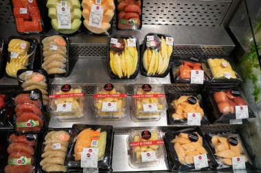 BANGKOK, THAILAND - 26 Ekim 2023: Bangkok 'taki Gourmet Market' te meyveler sergileniyor.