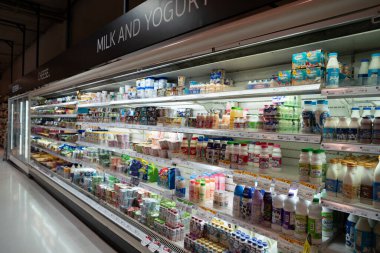 BANGKOK, THAILAND - 26 Ekim 2023: Bangkok 'taki Gourmet Market Terminali 21' de yiyecek sergileniyor.