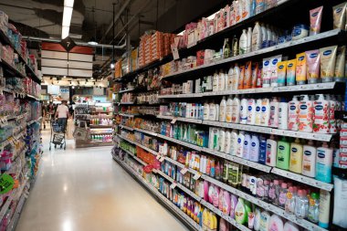 BANGKOK, THAILAND - 26 Ekim 2023: Bangkok 'taki Gourmet Market' te gıda harici perakende ürünler.