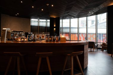BANGKOK, THAILAND - 27 Ekim 2023: Bangkok 'taki Starbucks Kahvesi' nin dahili çekimi.