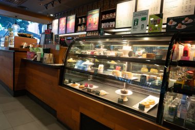 BANGKOK, THAILAND - 27 EKİM 2023: Bangkok 'taki Starbucks Coffee' de perakende satış alanı.