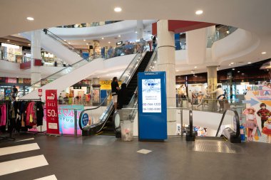 BANGKOK, THAILAND - 26 Ekim 2023: Terminal 21 alışveriş merkezinin içi.