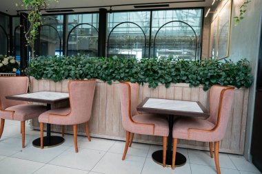 BANGKOK, THAILAND - 26 Ekim 2023: Mercan Premium Salonu, Yurtiçi Suvarnphumi Havaalanı.