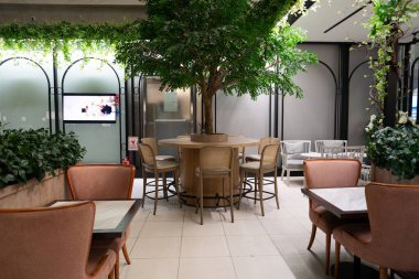 BANGKOK, THAILAND - 28 Ekim 2023: Mercan Premium Salonu, Yurtiçi Suvarnphumi Havaalanı.