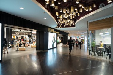 KUALA LUMPUR, MALAYSIA - 11 Mart 2023: Kuala Lumpur 'daki Mid Valley Megamall' da Padini Concept Store.