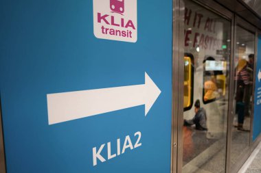 KUALA LUMPUR, MALAYSIA - MAYIS 09, 2023: KLIA Ekspres işaretini yakın çekim. KLIA Ekspres, Kuala Lumpur Uluslararası Havalimanı 'na hizmet veren ekspres bir havaalanı demiryolu hattıdır..