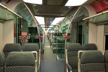 KUALA LUMPUR, MALAYSIA - 21 Mart 2023: KLIA Ekspres treninin iç çekimi. KLIA Ekspres, Kuala Lumpur Uluslararası Havalimanı 'na hizmet veren ekspres bir havaalanı demiryolu hattıdır..