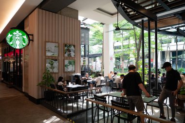 KUALA LUMPUR, MALAYSIA - 11 Mart 2023: Kuala Lumpur 'da Starbucks Kahvesi.