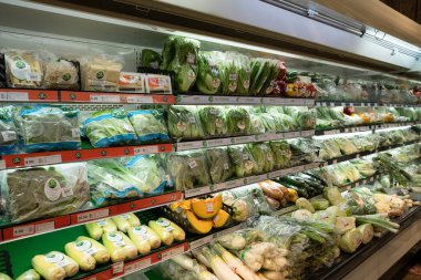 KUALA LUMPUR, MALAYSIA - 15 Mart 2023: HeroMarket Bandar Sri Damansara 'da satılık üretim.