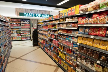 KUALA LUMPUR, MALAYSIA - 15 Mart 2023: Kuala Lumpur 'daki Soğuk Depo süpermarketinin iç çekimi.