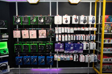 KUALA LUMPUR, MALAYSIA - 15 Mart 2023: Suria KLCC alışveriş merkezindeki GameStudio mağazası.