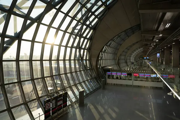 BANGKOK, THAILAND - 14 ARALIK 2023: Suvarnabhumi Uluslararası Havaalanı.