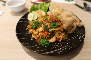 KOTA BHARU, MALAYSIA - 20 Kasım 2023: Ibis Styles Kota Bharu 'daki Streats restoranında servis edilen bir Malezya yemeği.