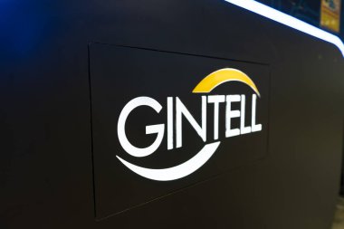 KUALA LUMPUR, MALAYSIA - 21 Kasım 2023: KLIA 'daki Rest N Go istasyonunda Gintell işaretinin yakın çekim görüntüsü. Gintell masaj koltukları ve sağlık ürünleriyle tanınan bir marka..