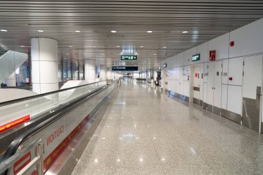KUALA LUMPUR, MALAYSIA - 22 Kasım 2023: Kuala Lumpur Uluslararası Havalimanı 'nın iç çekimleri.