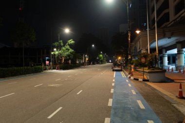 JOHOR BAHRU, MALAYSIA - 23 Kasım 2023: Johor Bahru kentsel sokak sahnesi.
