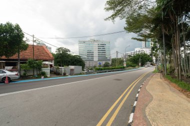 JOHOR BAHRU, MALAYSIA - 23 Kasım 2023: Johor Bahru kentsel sokak sahnesi.