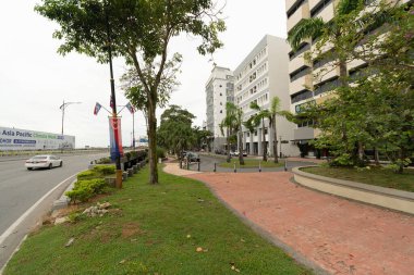 JOHOR BAHRU, MALAYSIA - 24 Kasım 2023: Johor Bahru kentsel sokak sahnesi.